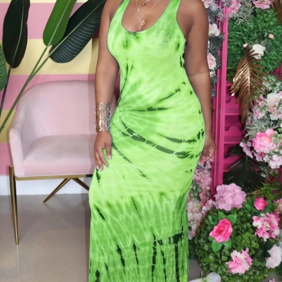 Vibrant Green Tie-Dye Maxi Dresses - Picture 1 of 6